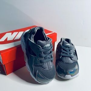 Nike Hurraches in Dark Gray size 7C